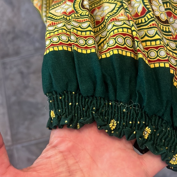 Relaxed jumper. One size fits most. - Picture 3 of 5